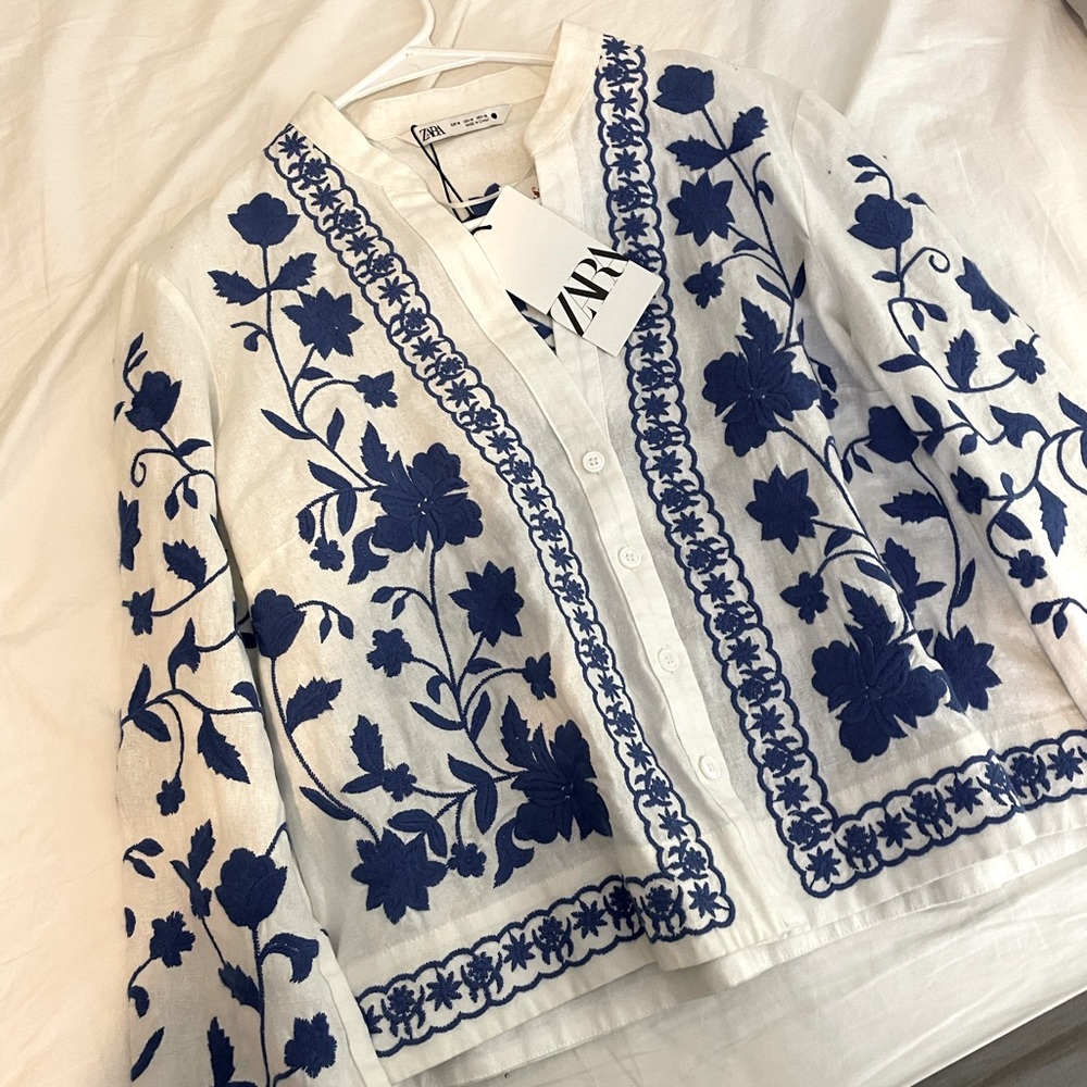 LINEN SHIRT WITH CONTRASTING EMBROIDERY